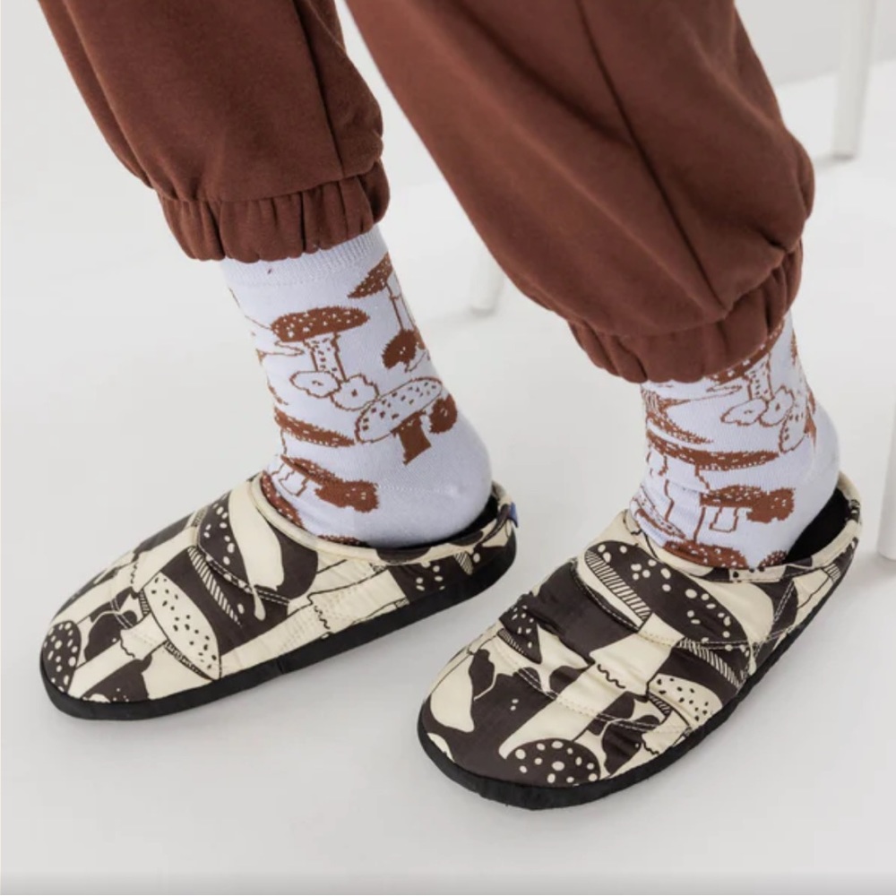 Baggu Mushroom Puffy Slippers size S/M